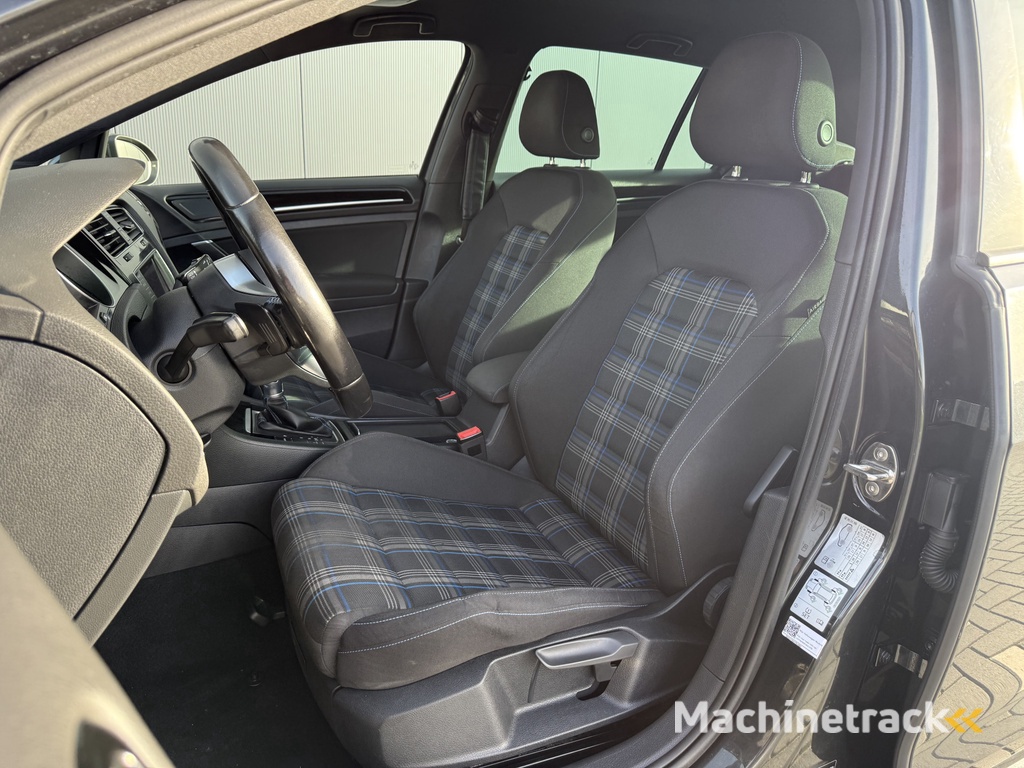 Volkswagen Golf 1.4 TSI GTE Connected Series | RIJKLAAR | BTW | Leder | Navi