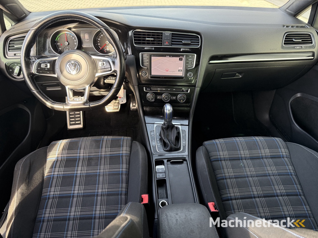 Volkswagen Golf 1.4 TSI GTE Connected Series