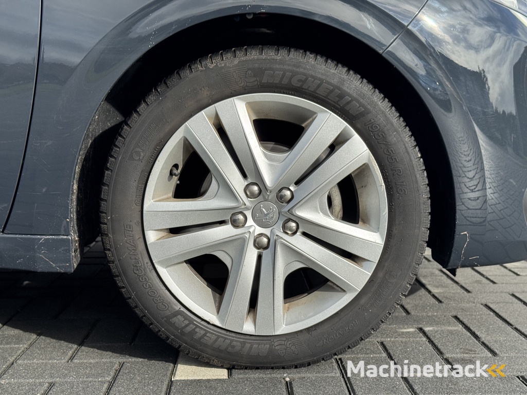 Peugeot 208 1.2 PureTech Signature