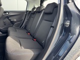 Miniaturansicht von Peugeot 208 1.2 PureTech Signature