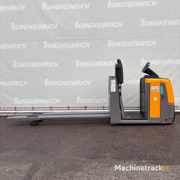 Jungheinrich ECE 225 HP 2400mm