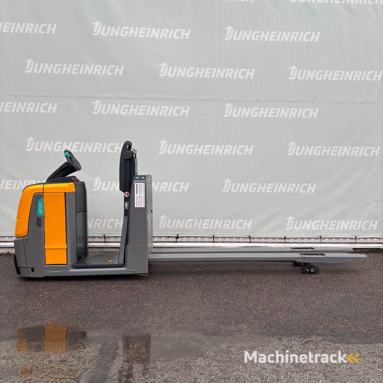 Jungheinrich ECE 225 HP 2400mm