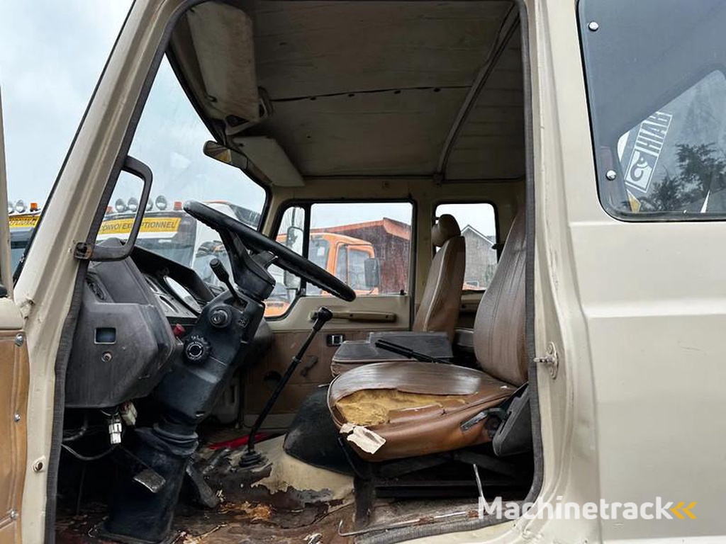 Toyota HINO-14T-4X2-Tipper-Crane-Hiab-765-Spring-Spring-Manual-Gearbox