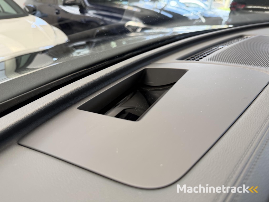 Volkswagen Tiguan 1.5 eTSI R-Line / Pano / Head-up / 360