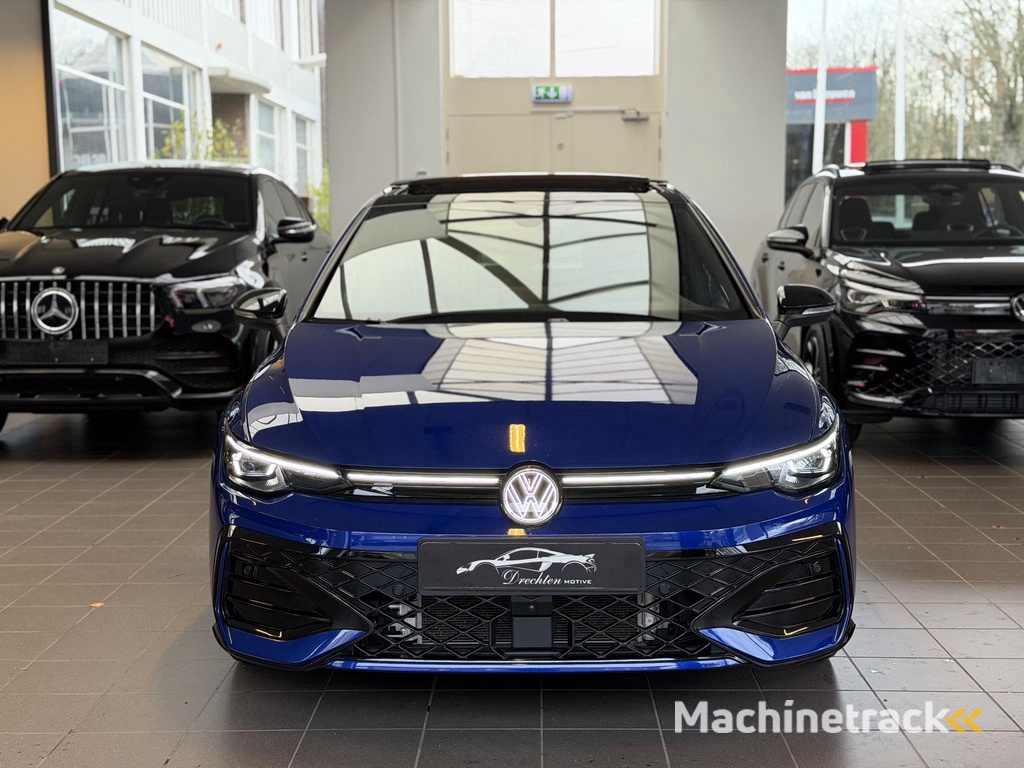 Volkswagen Golf 1.5 eTSI R-Line Pano / 360 / H&K / Trekhaak