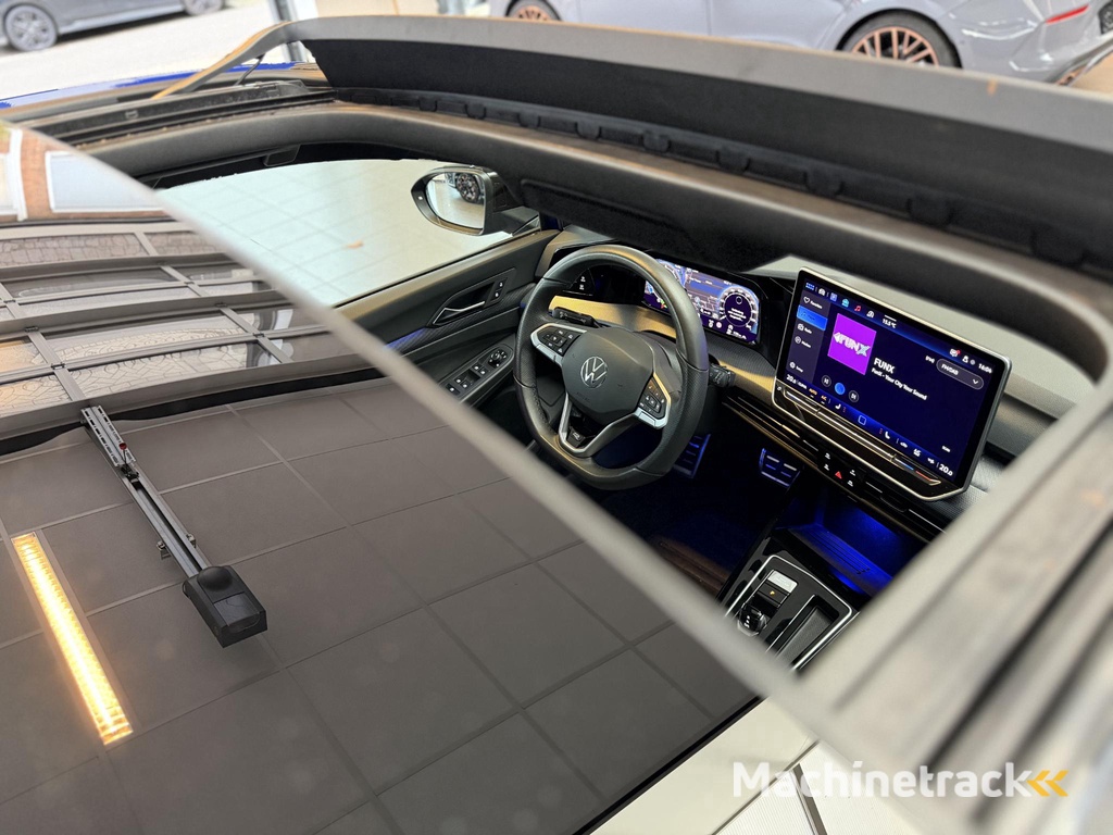 Volkswagen Golf 1.5 eTSI R-Line Pano / 360 / H&K / Trekhaak