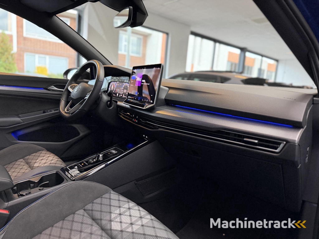 Volkswagen Golf 1.5 eTSI R-Line Pano / 360 / H&K / Trekhaak