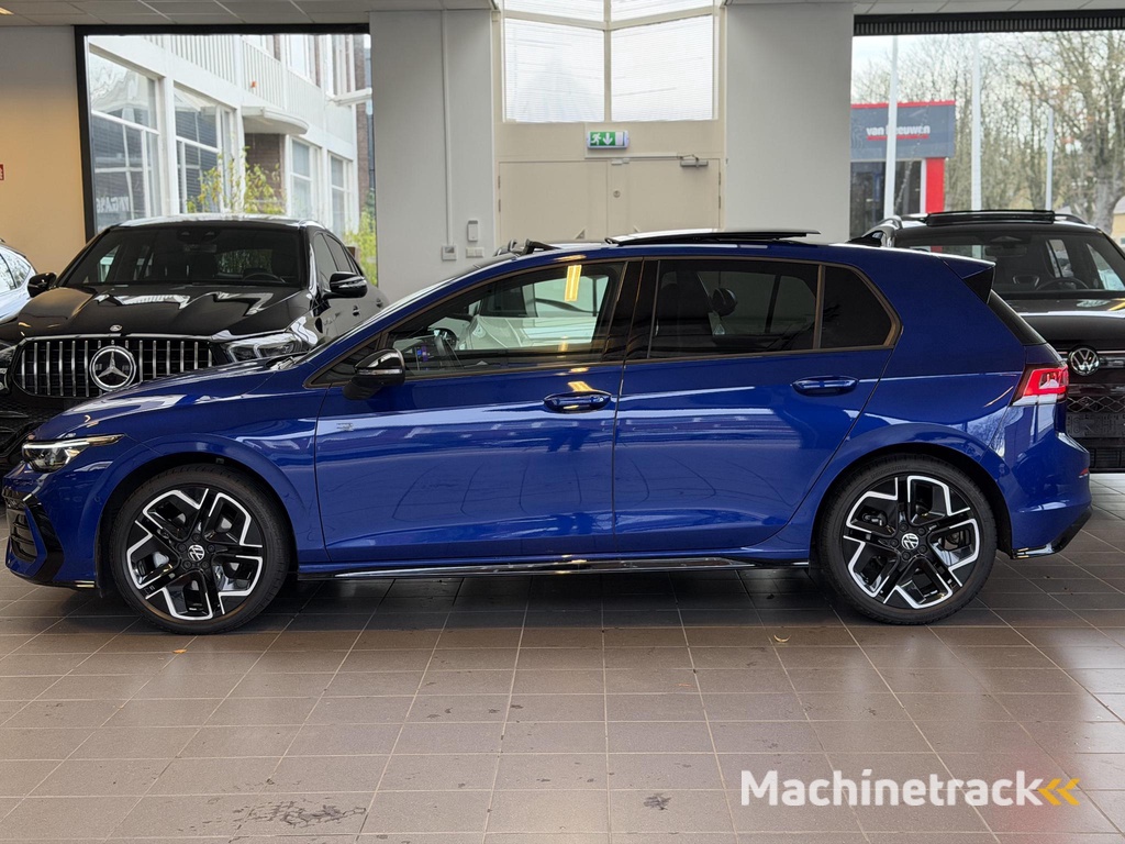 Volkswagen Golf 1.5 eTSI R-Line Pano / 360 / H&K / Trekhaak