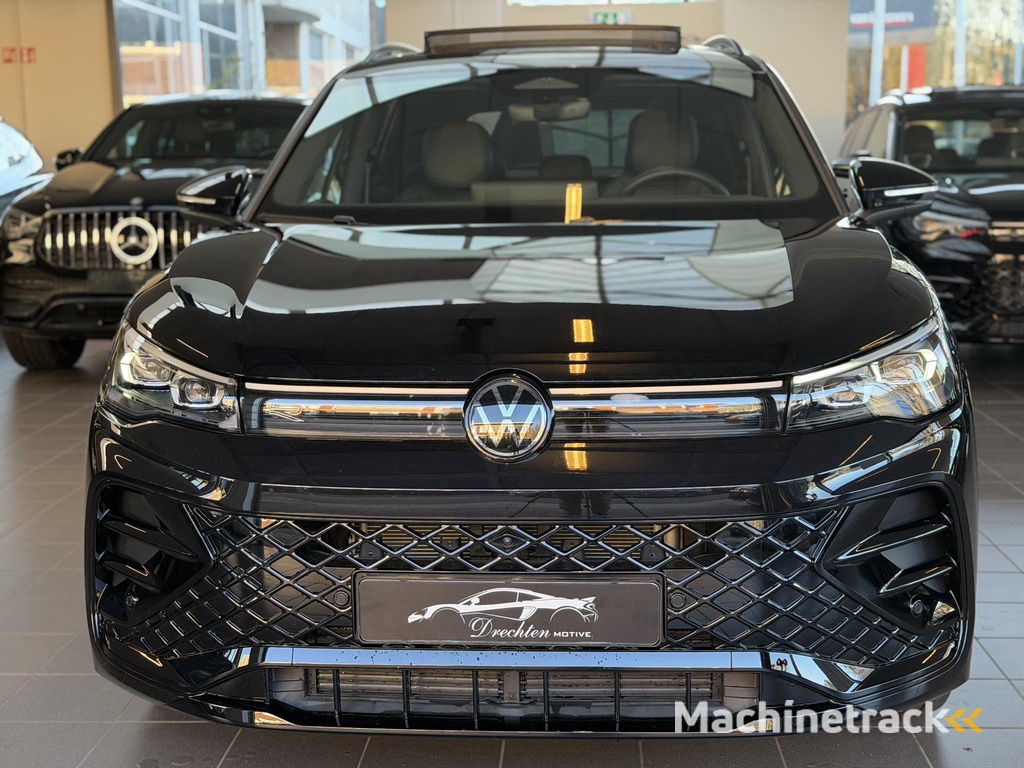 Volkswagen Tiguan 1.5 eTSI R-Line Pano / 360 / Leder / Massage