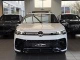 Minituur van Volkswagen Tiguan 1.5 eTSI R-Line / Pano / Head-up / 360