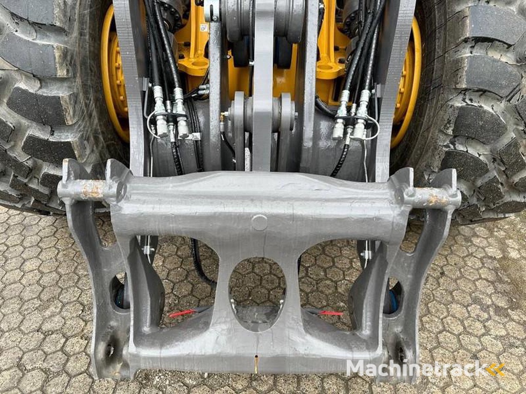 Volvo L110H-new-unused-BSS-CDS-3rd-and-4-th-valve-QC