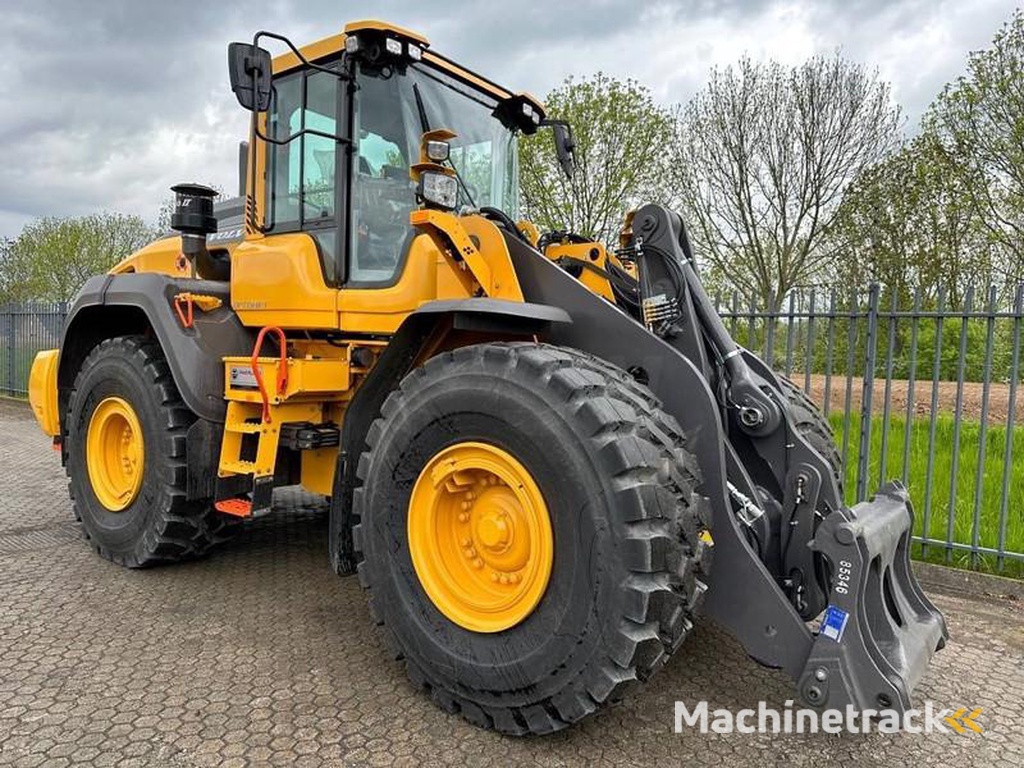 Volvo L110H-new-unused-BSS-CDS-3rd-and-4-th-valve-QC