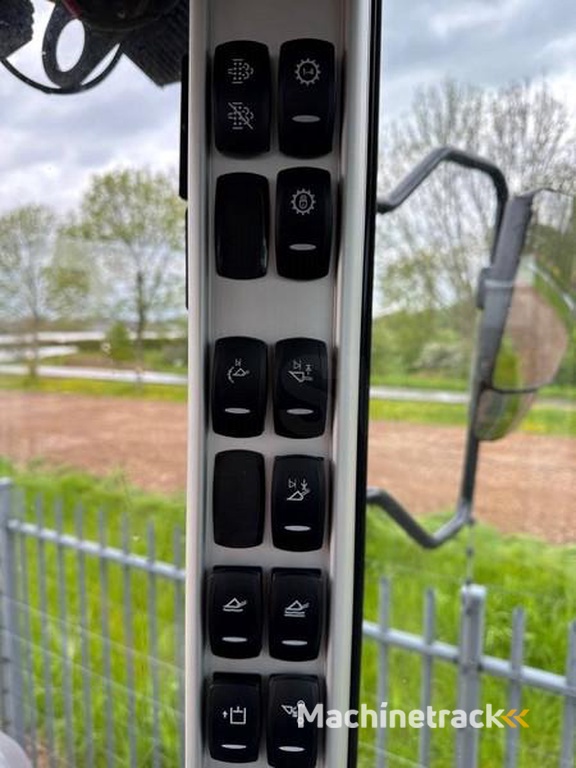 Volvo L110H-new-unused-BSS-CDS-3rd-and-4-th-valve-QC