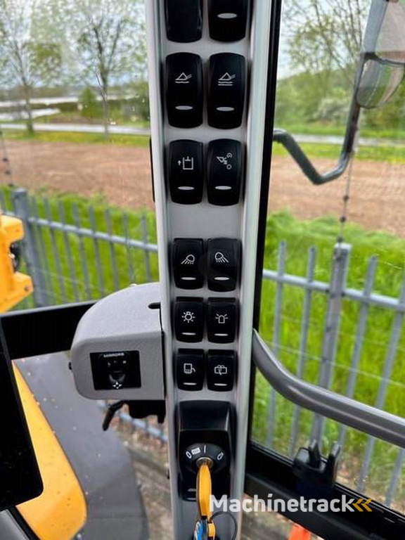 Volvo L110H-new-unused-BSS-CDS-3rd-and-4-th-valve-QC