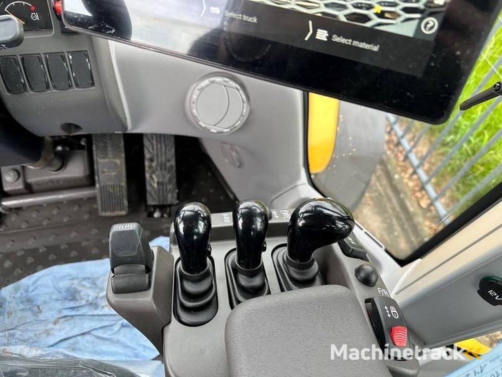 Volvo L110H-new-unused-BSS-CDS-3rd-and-4-th-valve-QC