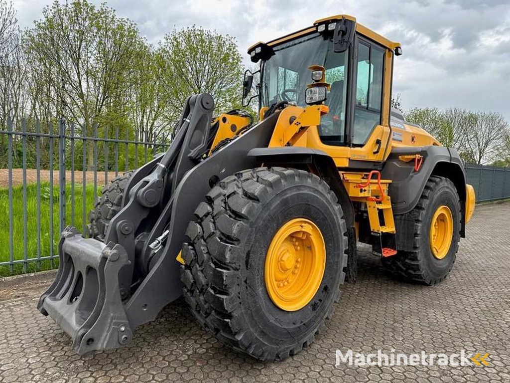 Volvo L110H-new-unused-BSS-CDS-3rd-and-4-th-valve-QC