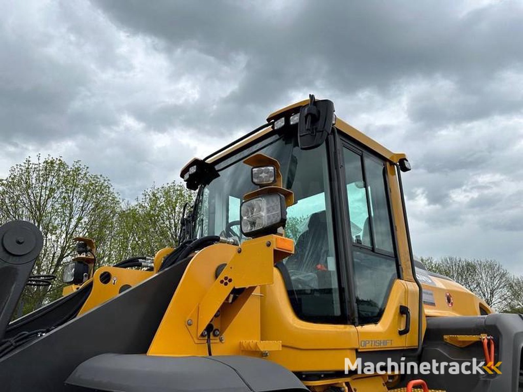 Volvo L110H-new-unused-BSS-CDS-3rd-and-4-th-valve-QC