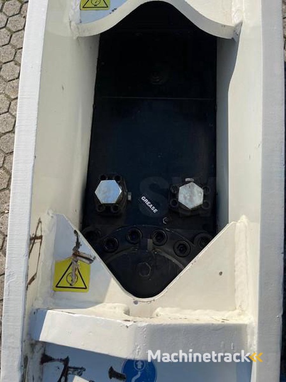 nc UNH 162 hydraulic breaker 30 - 40 ton