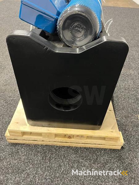 nc HX4000 25-30 ton breaker