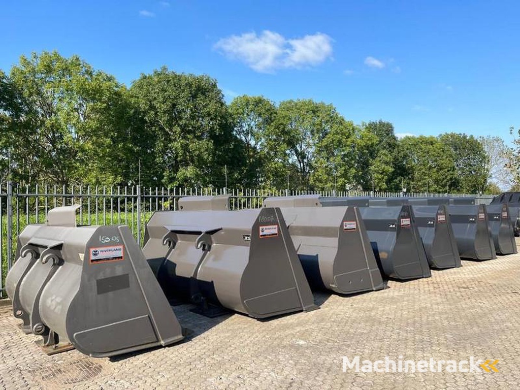 Volvo buckets-GP-new-unused-bolted-on-and-with-QC