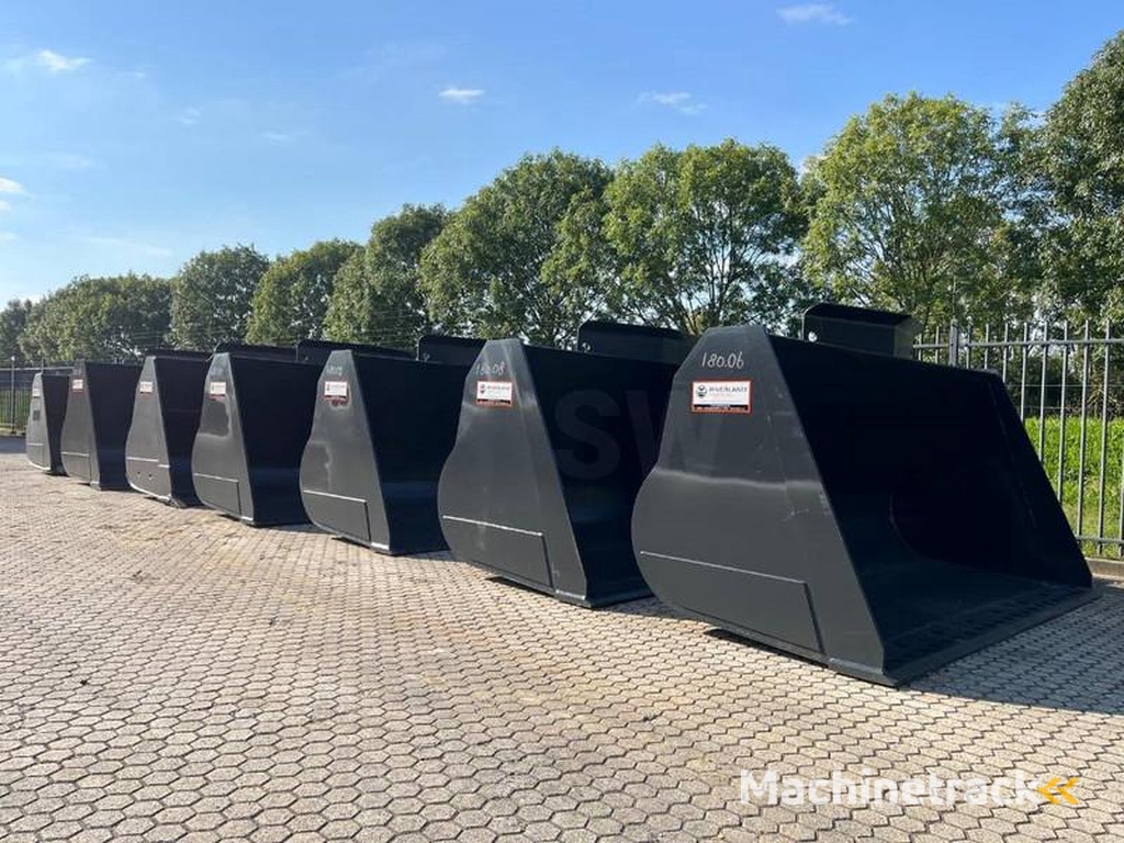 Volvo buckets-GP-new-unused-bolted-on-and-with-QC