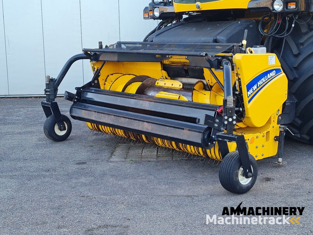 New Holland 300FP pick-up