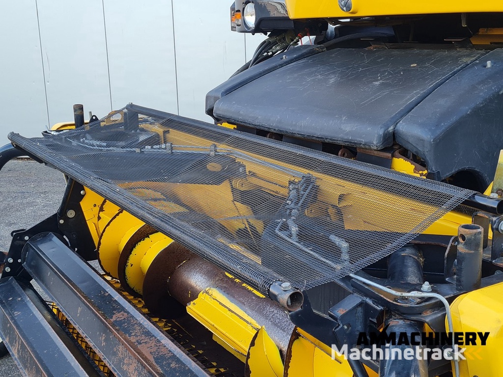 New Holland 300FP pick-up