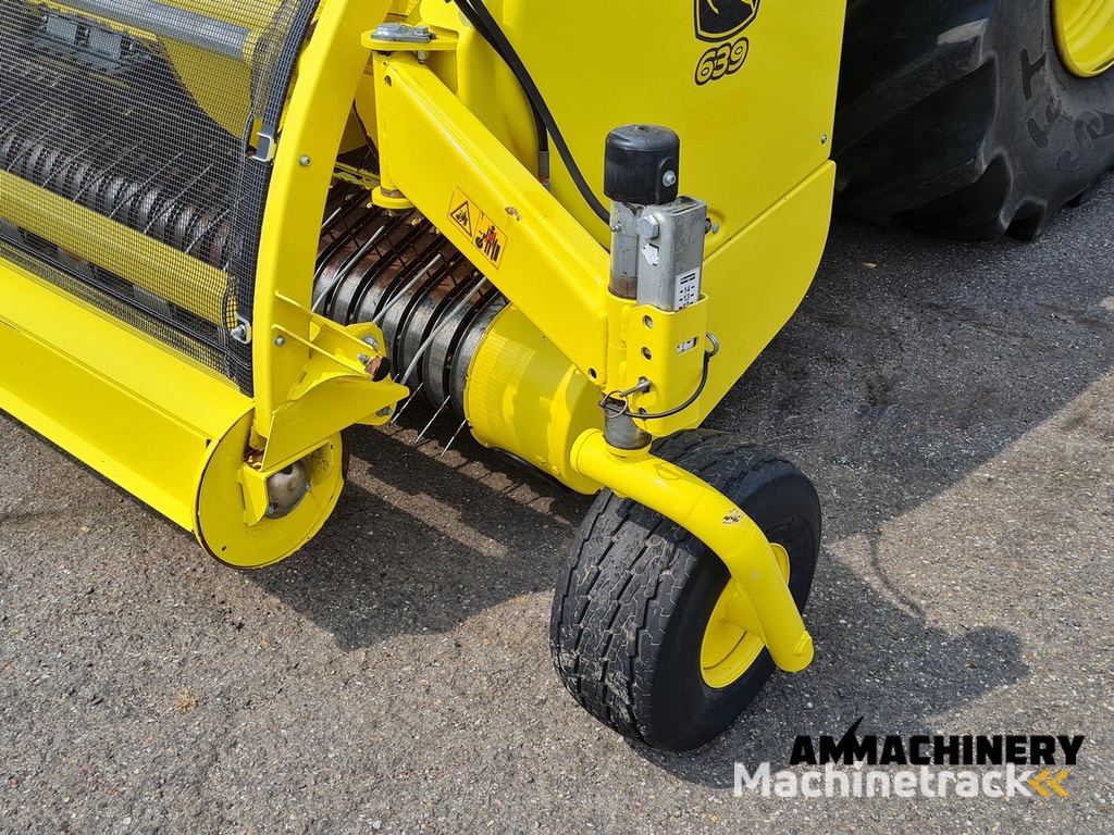 John Deere 639