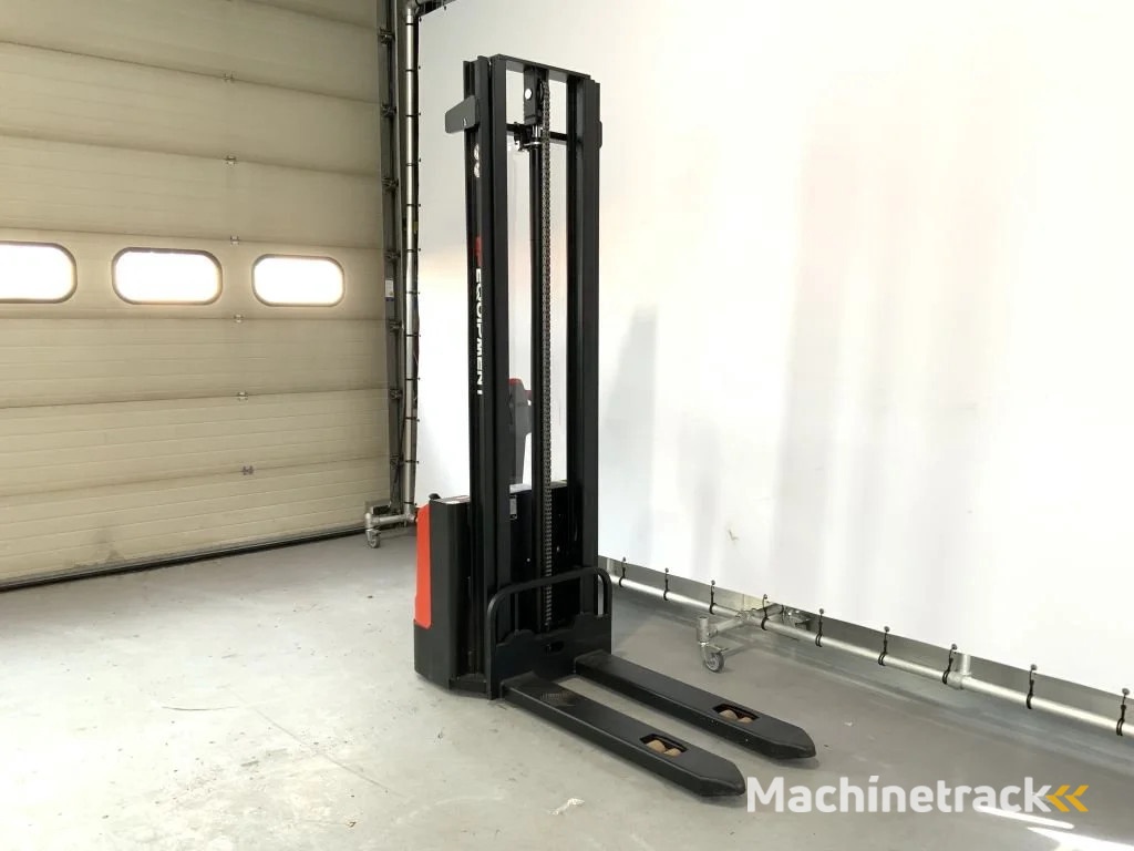 Ep ES15-15 ES met een hefhoogte van 4,15 meter