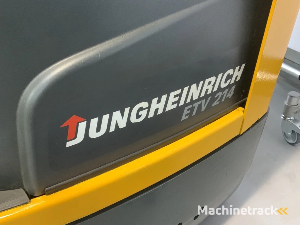 Jungheinrich Rechtruck triplomast + sideshift ETV 214