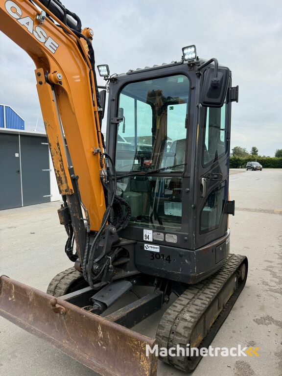 Case CX26C