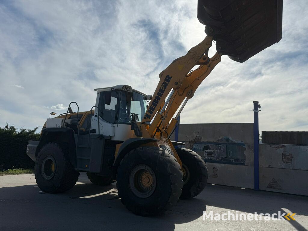 Liebherr L566