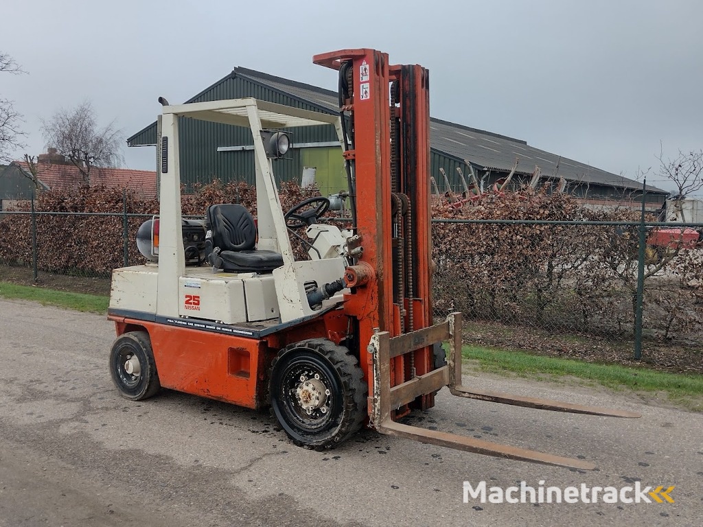 nissan 25