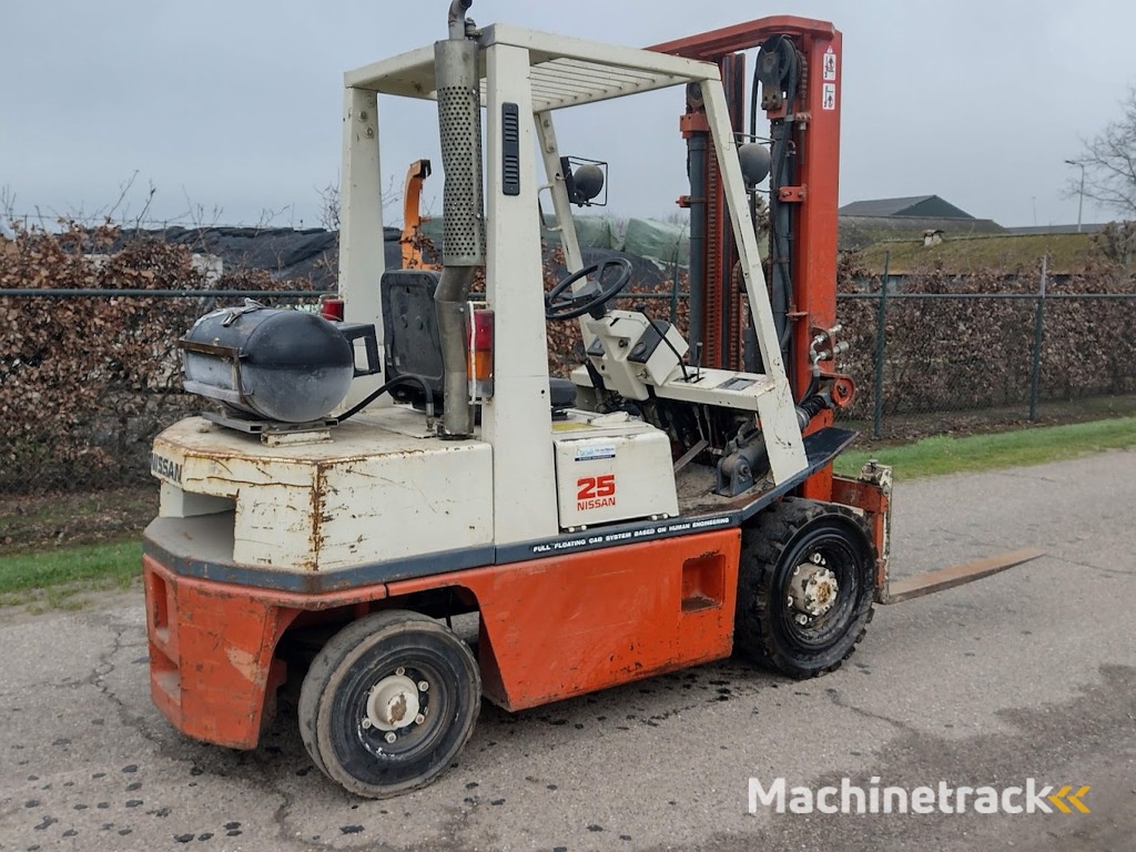 nissan 25