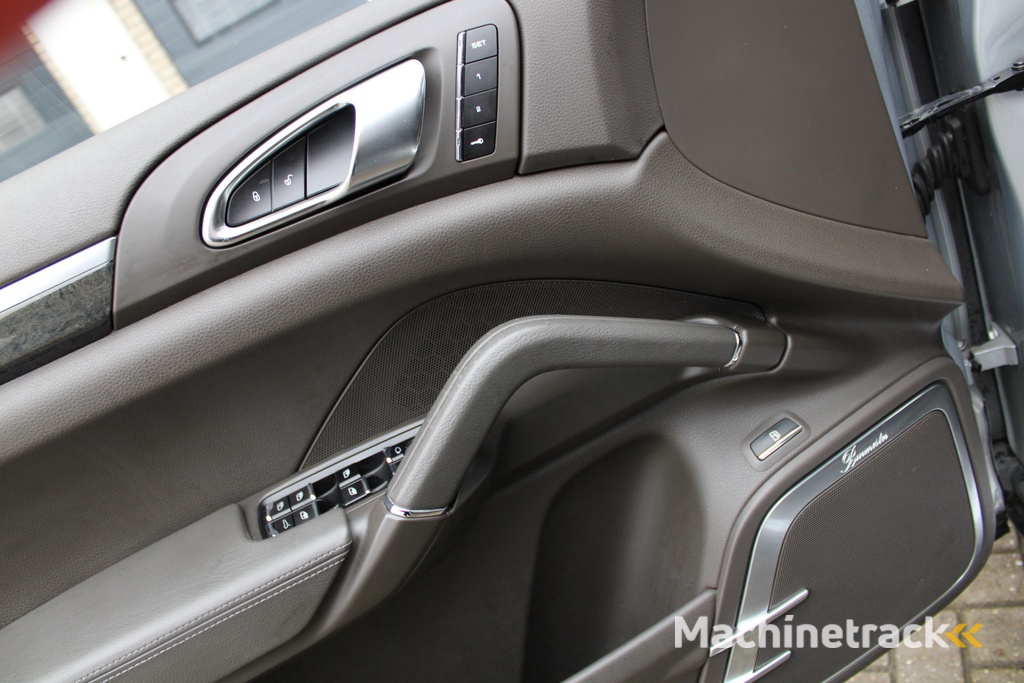 Porsche Cayenne 3.0 S E-Hybrid Hybride - Automaat - 334 pk - Pano - Luchtvering