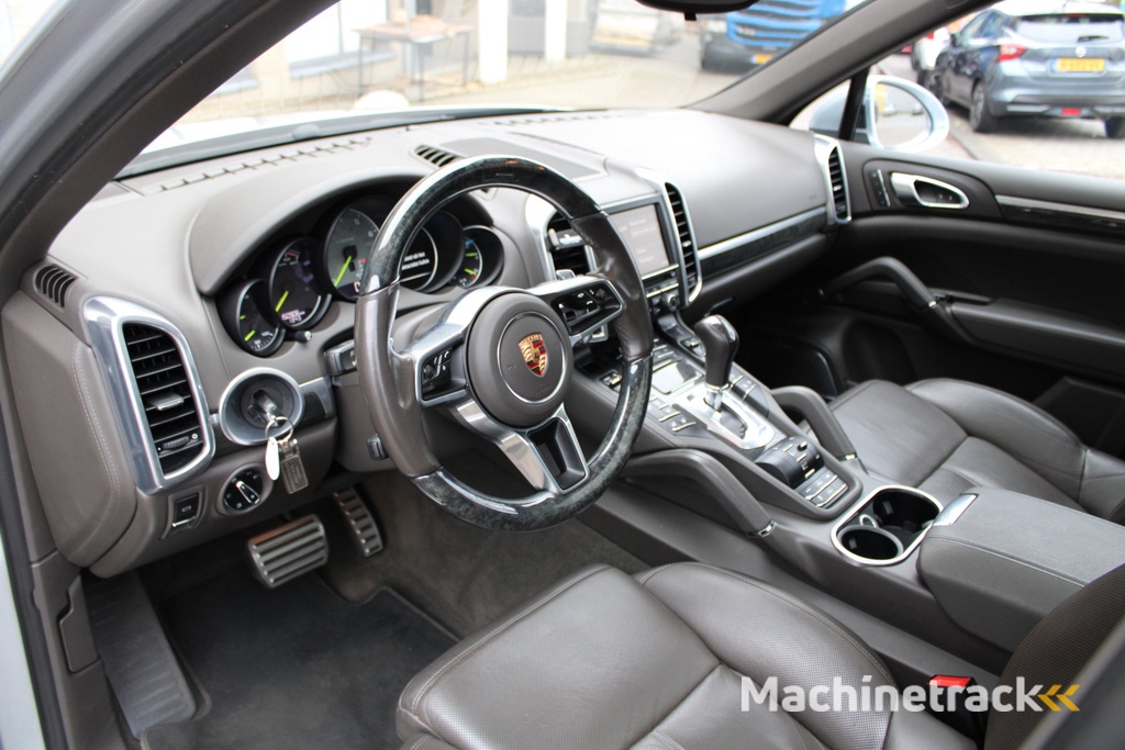 Porsche Cayenne 3.0 S E-Hybrid Hybride - Automaat - 334 pk - Pano - Luchtvering