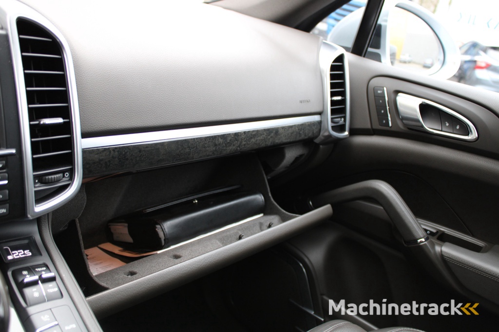 Porsche Cayenne 3.0 S E-Hybrid Hybride - Automaat - 334 pk - Pano - Luchtvering