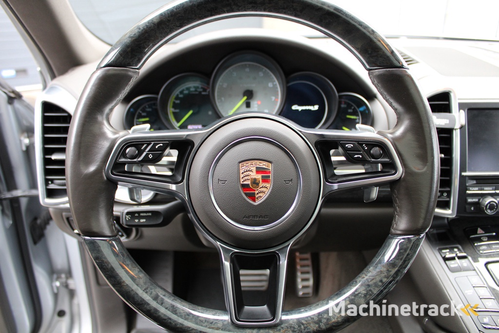 Porsche Cayenne 3.0 S E-Hybrid Hybride - Automaat - 334 pk - Pano - Luchtvering