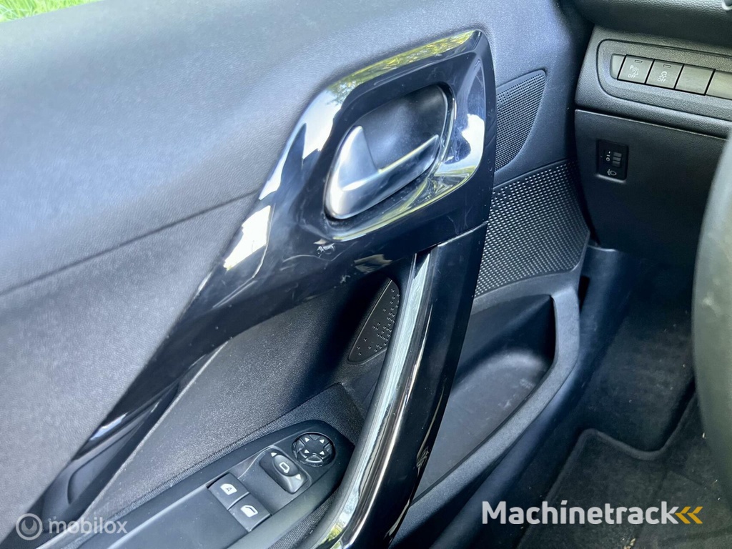 Peugeot 208 1.2 VTi Wit 5drs PDC Airco Touchscreen NAP ✅