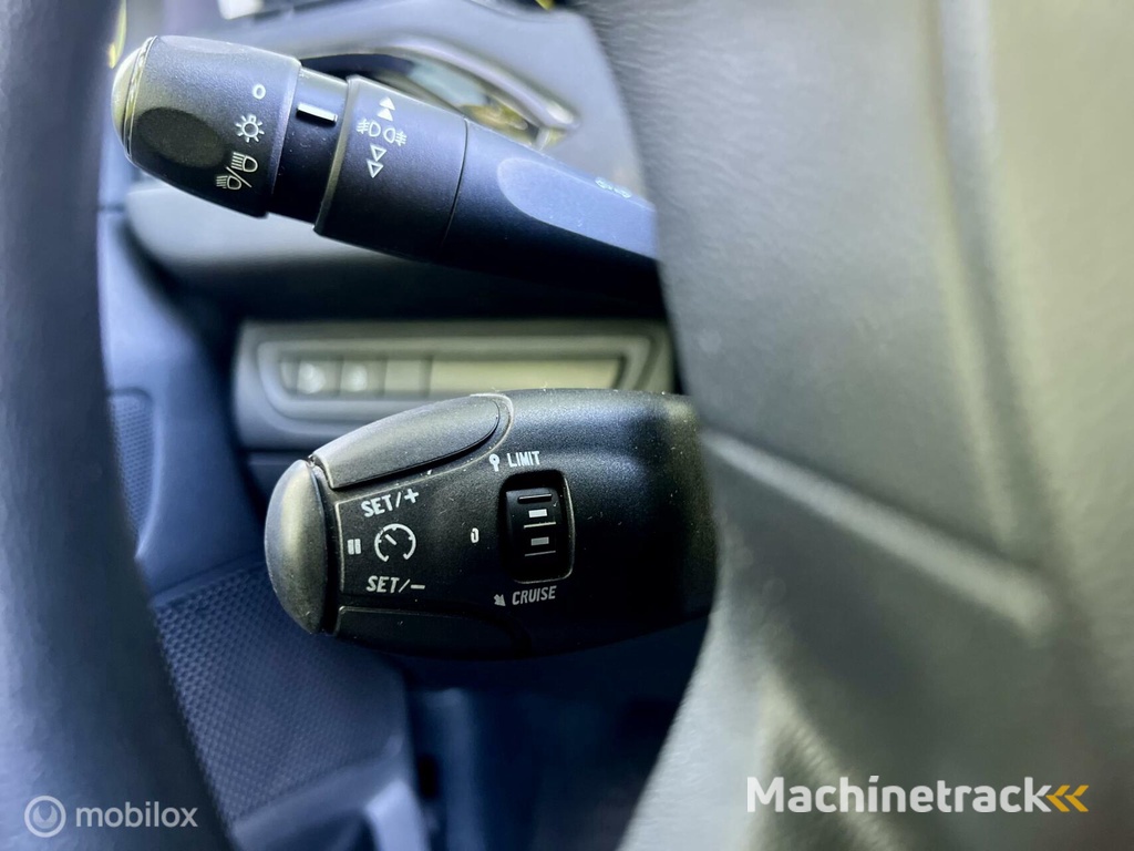 Peugeot 208 1.2 VTi Wit 5drs PDC Airco Touchscreen NAP ✅
