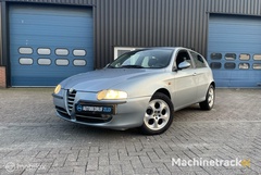 alfa-romeo-147-1.6-t.spark-ed.-sportiva--nap-boekjes-apk-