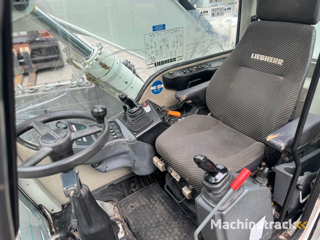 Liebherr A 316 WW1052