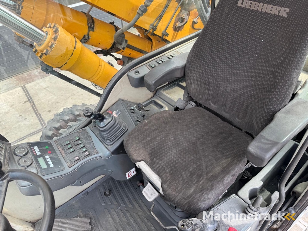 Liebherr A 316 MB25007