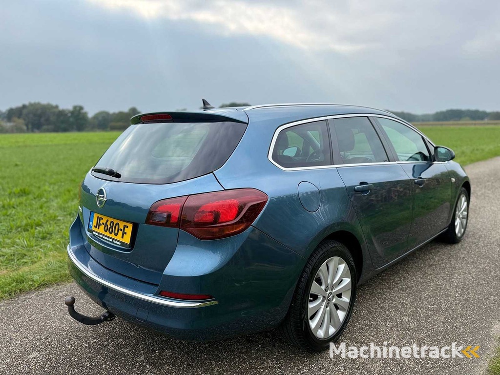 Opel - 2015 - Astra Sports Tourer - 1.4 Turbo Sport + - JF-680-F
