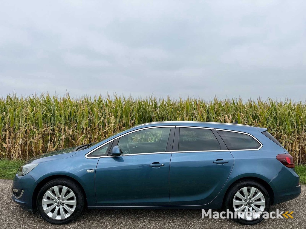 Opel - 2015 - Astra Sports Tourer - 1.4 Turbo Sport + - JF-680-F