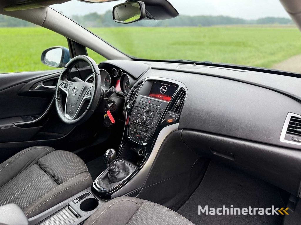 Opel - 2015 - Astra Sports Tourer - 1.4 Turbo Sport + - JF-680-F