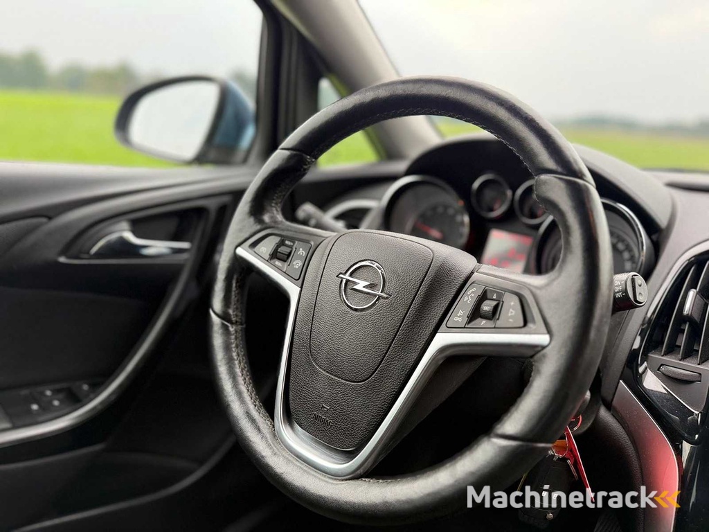 Opel - 2015 - Astra Sports Tourer - 1.4 Turbo Sport + - JF-680-F