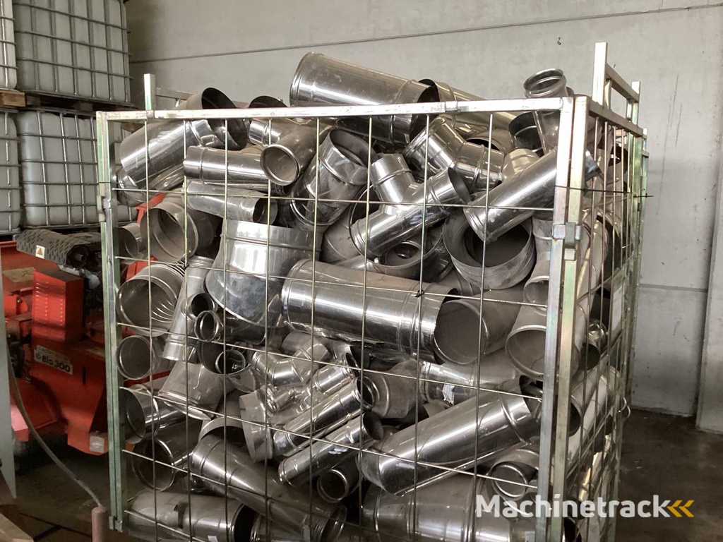 Roestvrijstalen beslag in metalen mand