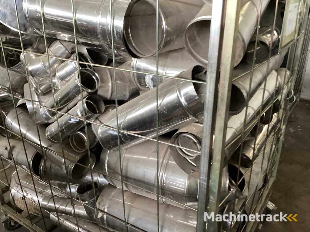 Roestvrijstalen beslag in metalen mand