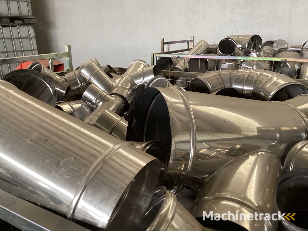 Roestvrijstalen beslag in metalen mand